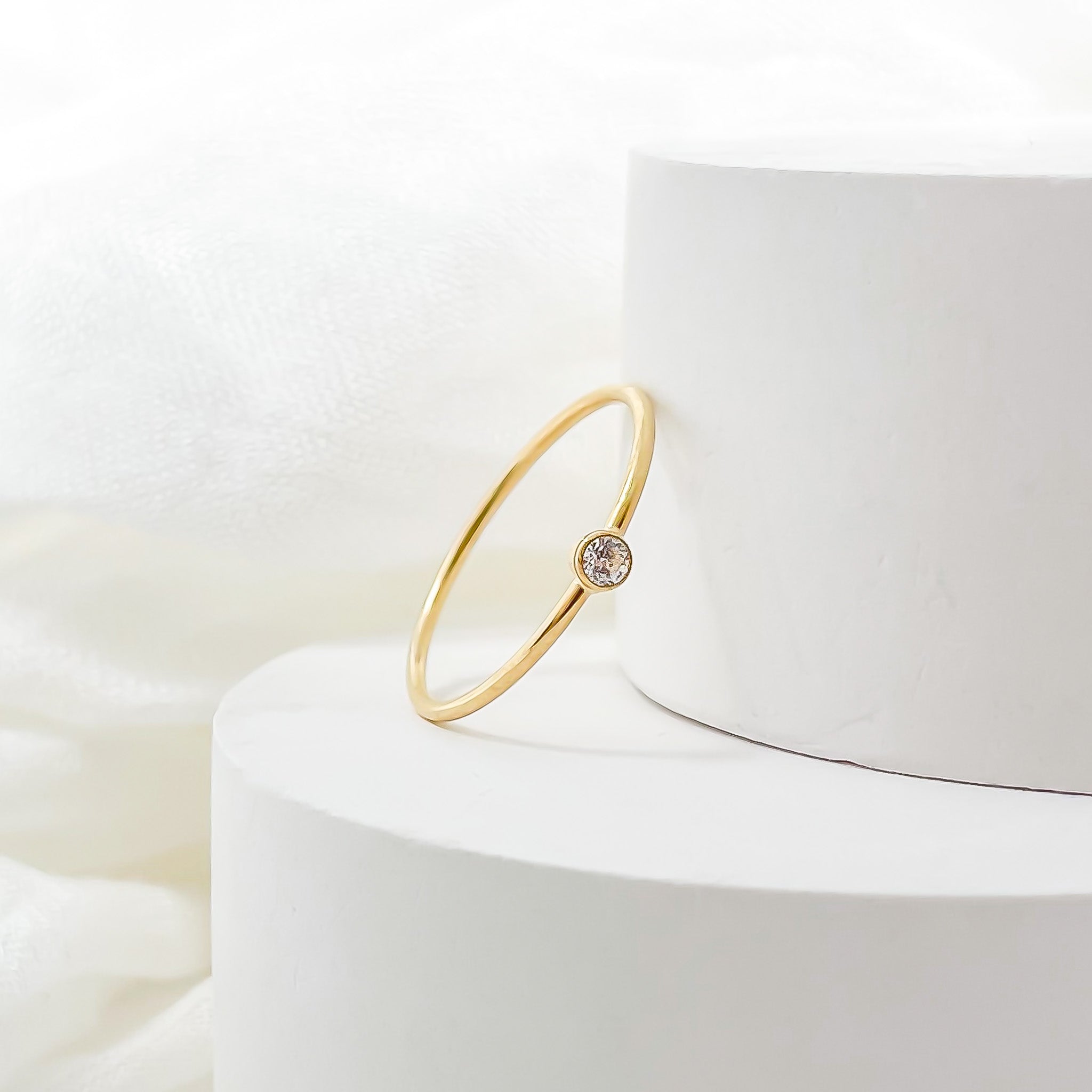 Feiner Ring Laurus mit Zirkon Stein